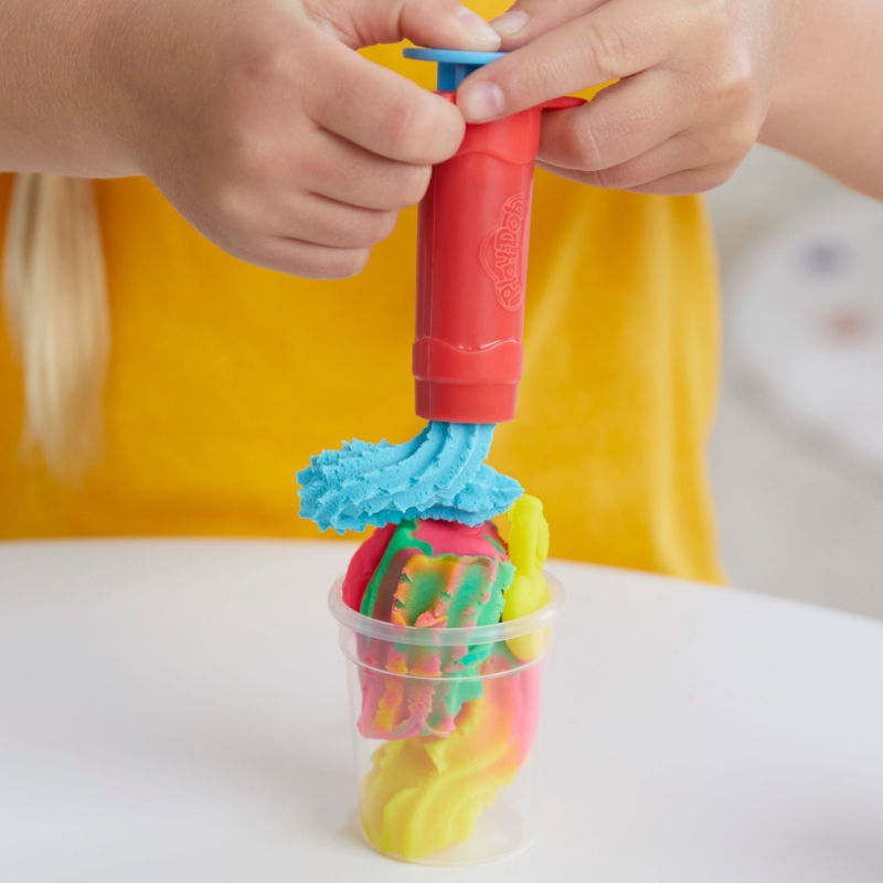 Play-Doh Swirlin' Smoothies Blender | Sculpting Clay | 5-Cans